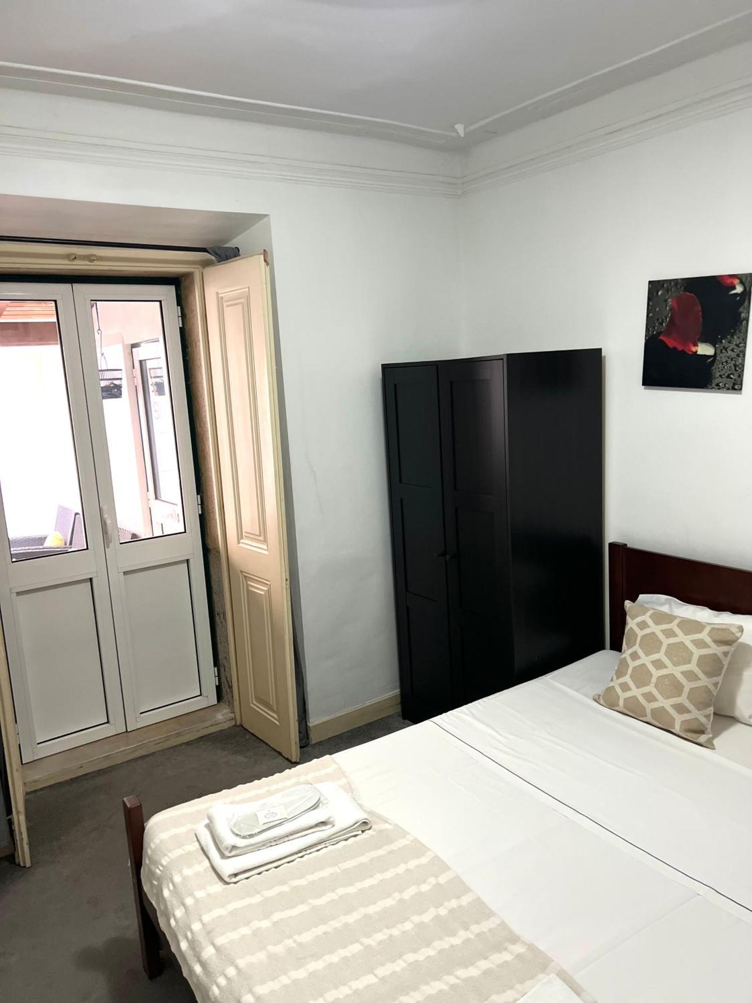Отель Sao Lazaro Bhuiyan Family Host Лиссабон Экстерьер фото
